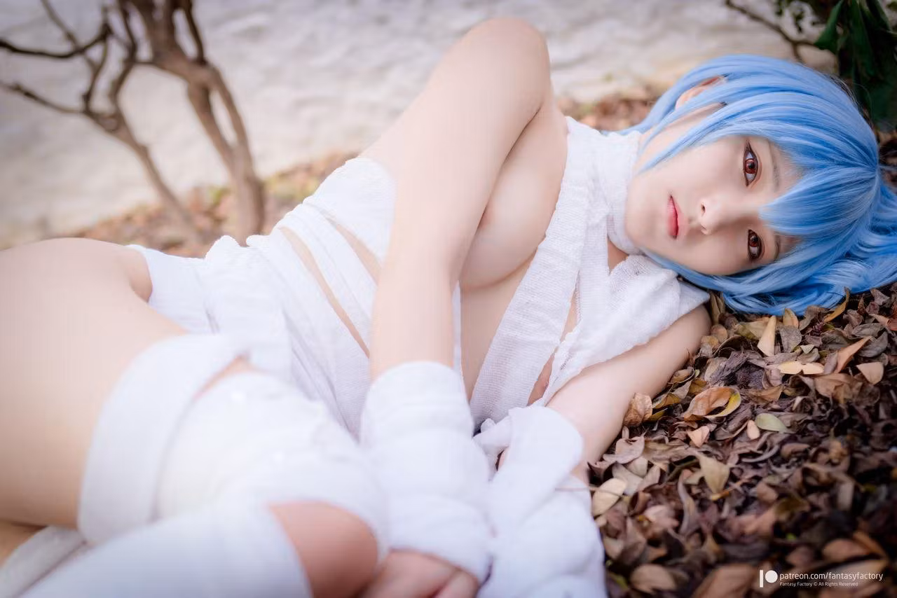 缠绕绷带制服勾勒内里迷人极品美胸身段